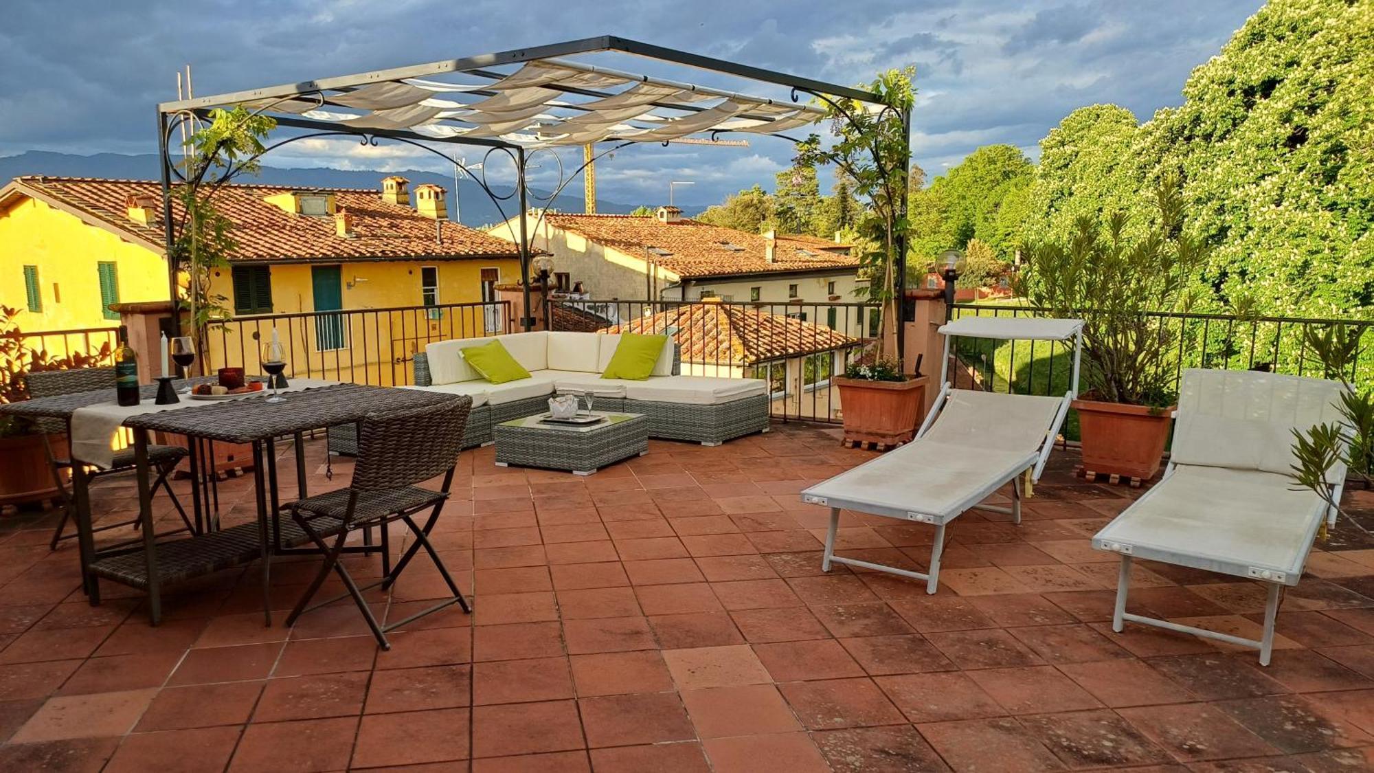 Apartamento La Terrazza Fra Le Torri Lucca Exterior foto