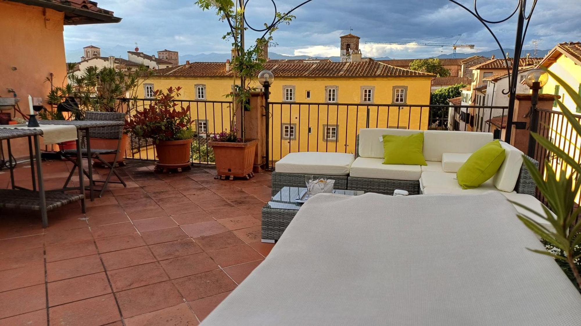 Apartamento La Terrazza Fra Le Torri Lucca Exterior foto